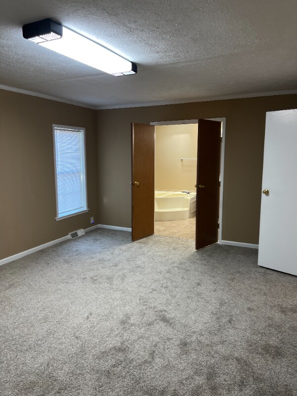 Building Photo - 420 Decker St