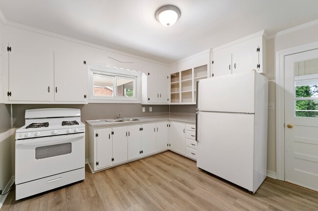Building Photo - 548 Todd Dr NE