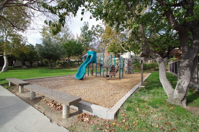 Building Photo - 10020 Larwin Ave