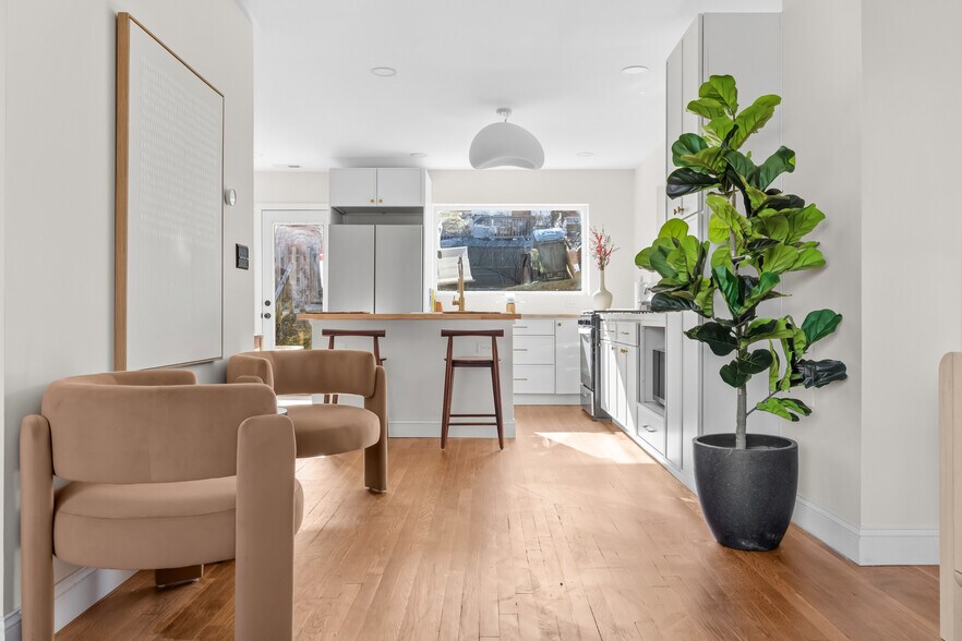 Building Photo - 125 Urell Pl NE