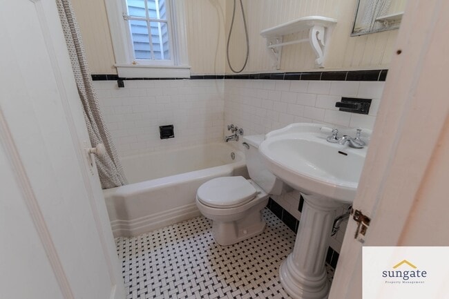 Building Photo - 414 Elrino St