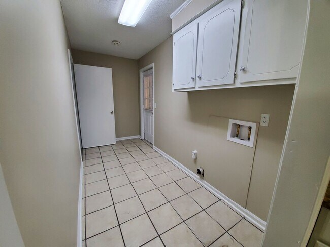 Building Photo - 203 Wilburn Rd