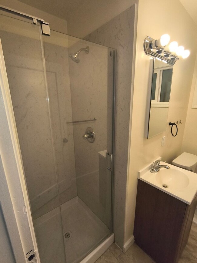 Building Photo - Newly Remodeled Spacious 1BD/1BTH Located In Hayward Near Mission Blvd!!!