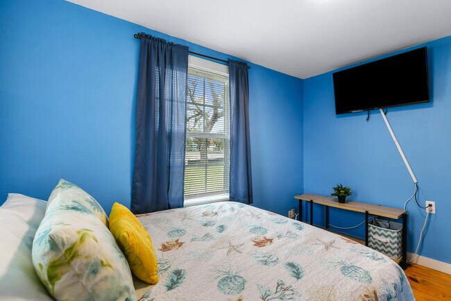 Building Photo - 822 N Ann St