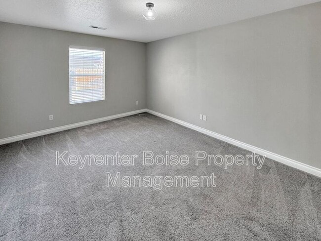 Building Photo - 770 S Ahsahka Way