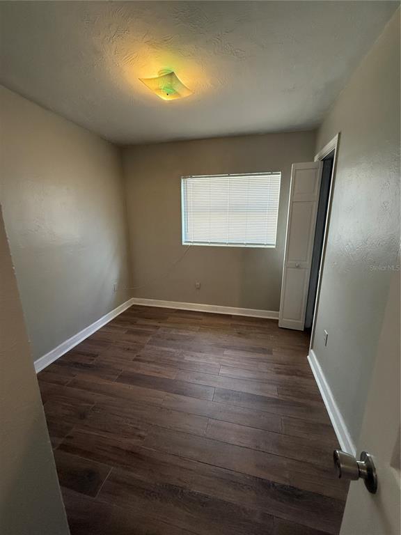 Building Photo - 1418 Queensway Rd