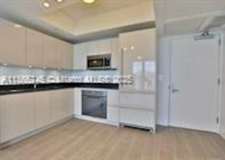 Building Photo - 1010 Brickell Ave