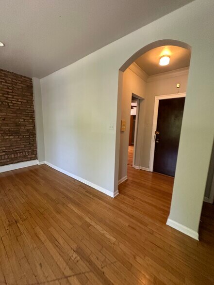 Building Photo - 4237 N Paulina St