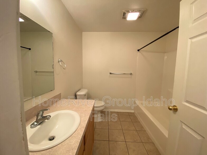 Building Photo - 3184 Chasewood Dr