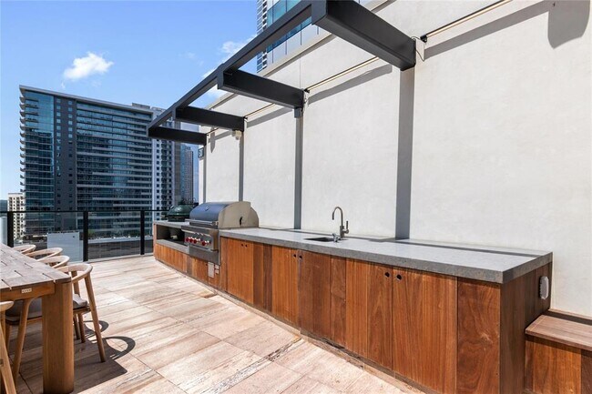 Building Photo - 202 Nueces St