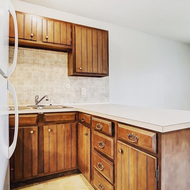 Building Photo - Remarkable Value. Unbeatable Location