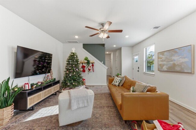 Building Photo - 159 Threshing Rd