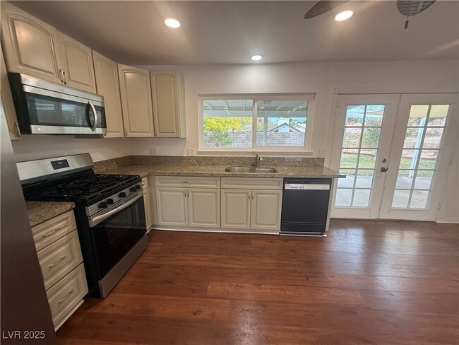 Building Photo - 1502 Christina Dr