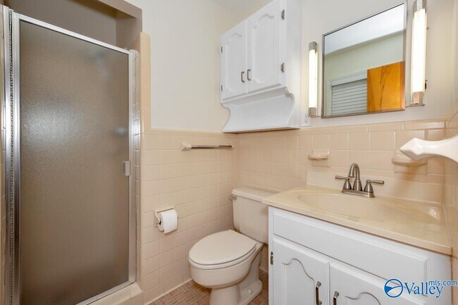 Building Photo - 1610 Chapman Ave NE