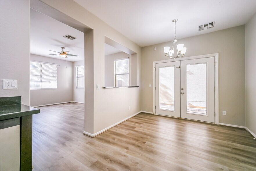 Building Photo - 7032 S 7th Ln