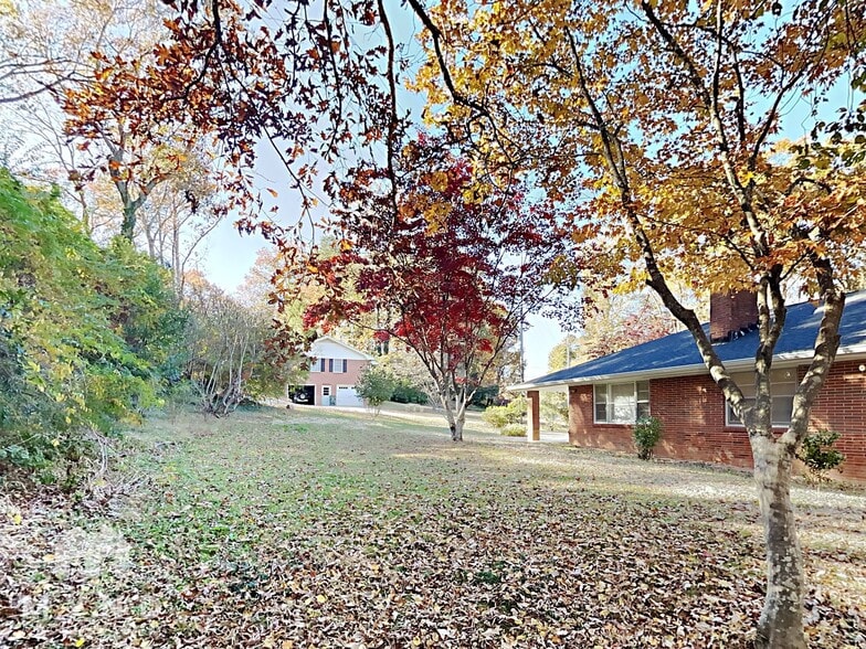 Building Photo - 1081 McCalla St NE