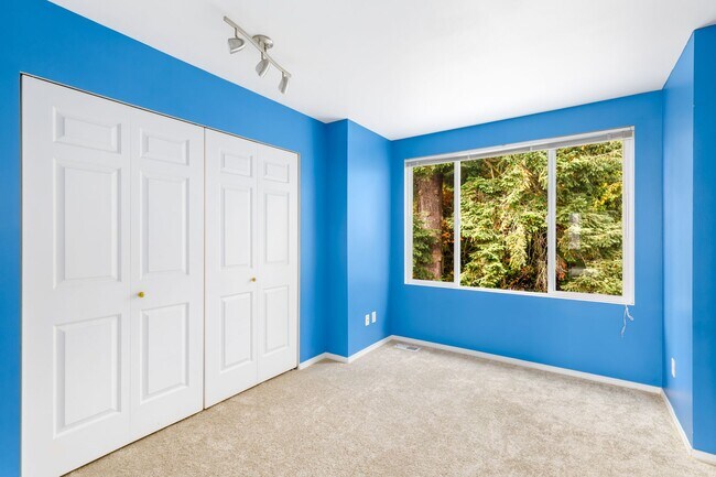 Building Photo - Wonderfully Maintained 2 Bedroom Townhome ...