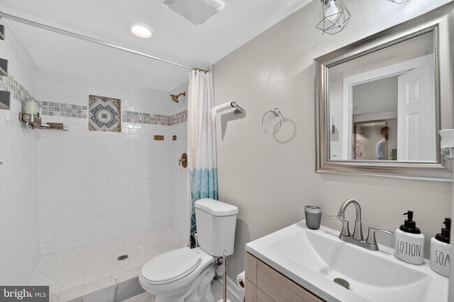 Building Photo - 6103 Lee Pl