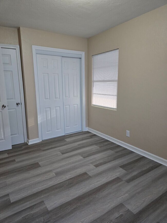 Building Photo - 1001 N Bracewell Dr