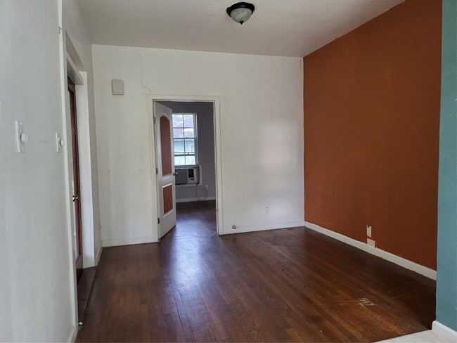 Building Photo - 1529 Welch St