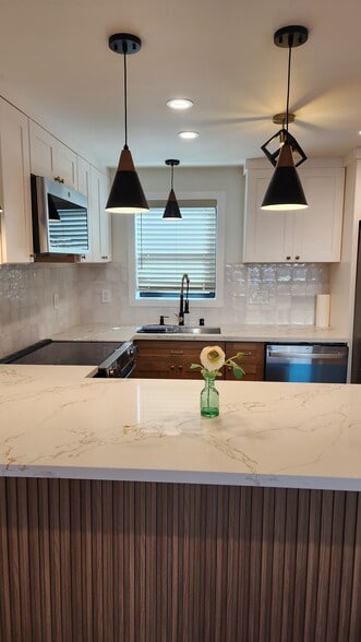 Building Photo - 1972 S Corning St