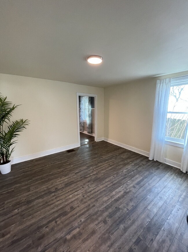 Building Photo - Spacious 3 Bedroom Apartment Near IUP – Ideal for Roommates