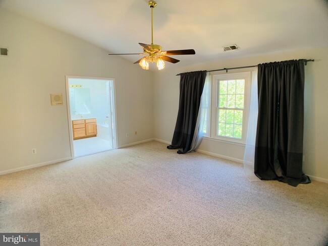 Building Photo - 10496 Courtney Dr