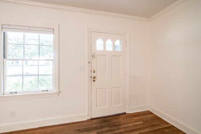 Building Photo - 432 Collier Rd NW