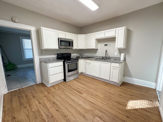 Building Photo - 3410 Kalynne St