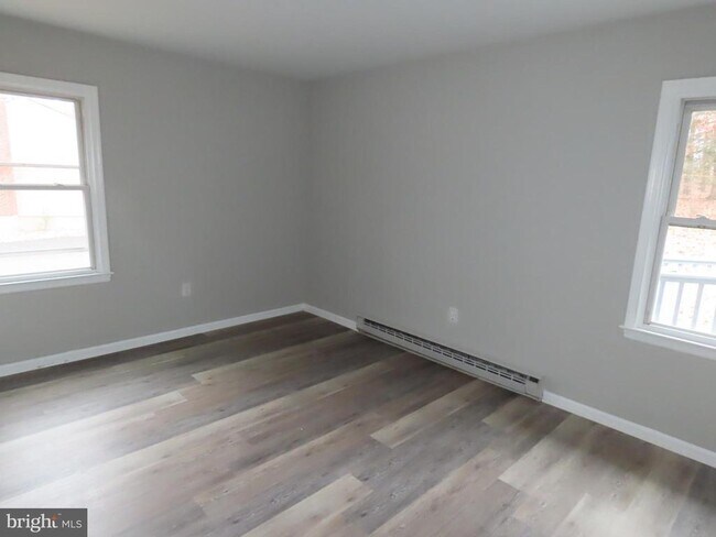 Building Photo - 563 Principio Rd