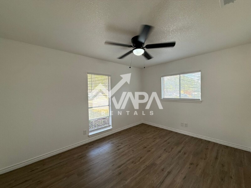 Building Photo - 9711 Flagstaff Dr