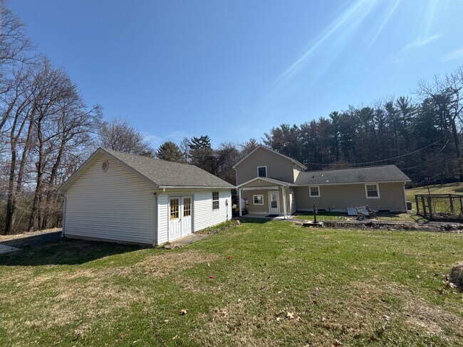 Building Photo - 3676 Lower Saucon Rd