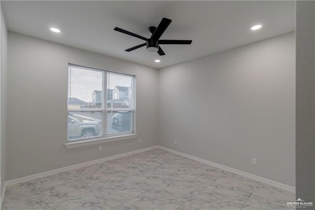 Building Photo - 5604 N Crown Point