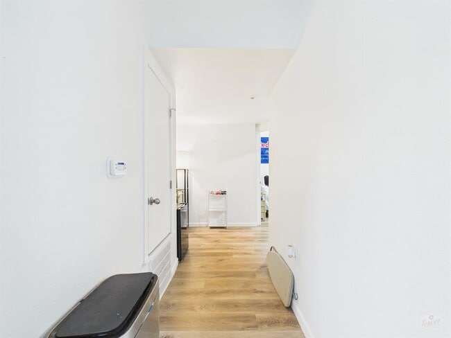 Building Photo - 911 W 22nd St