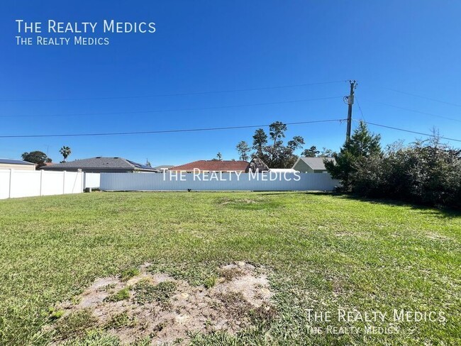 Building Photo - 15593 SW 48th Ave