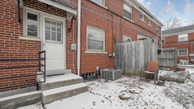 Building Photo - 1810 Northwest Ct