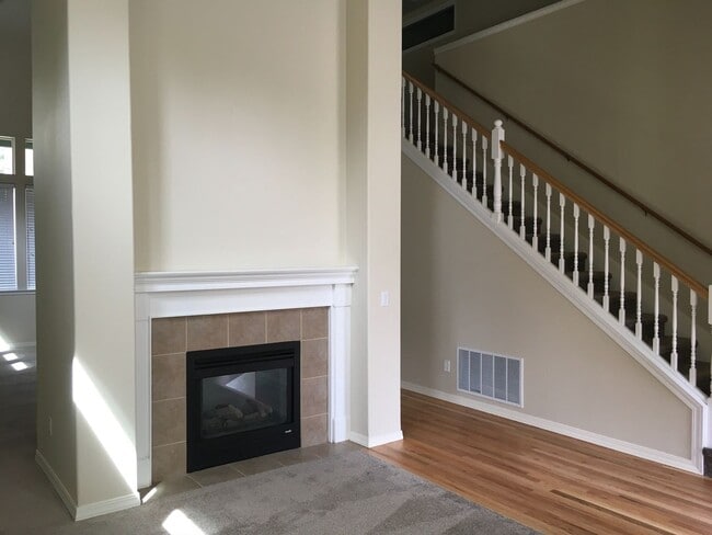 Building Photo - Gorgeous River Canyon Community Home!