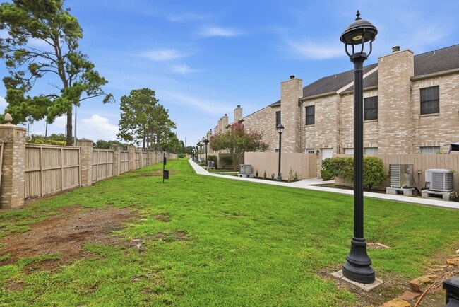 Building Photo - 2978 Holly Hall St