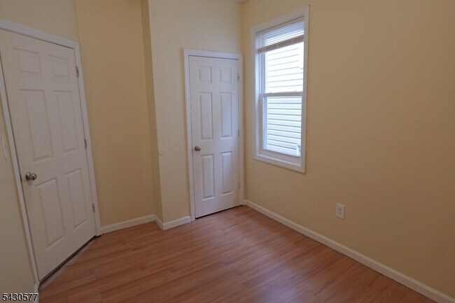 Building Photo - 84 Scheerer Ave