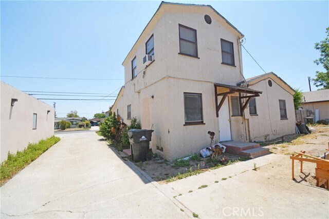 Building Photo - 1067 E D St