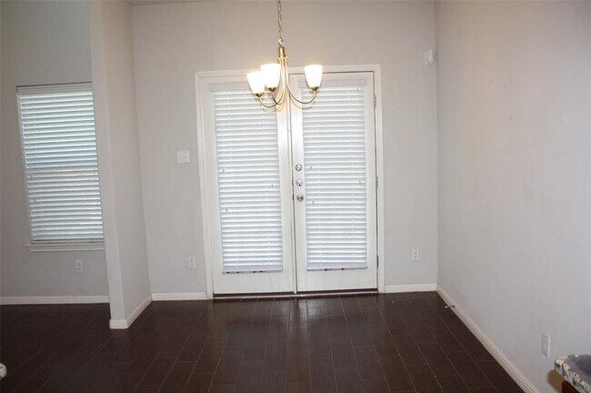 Building Photo - 1701 S Bell Blvd