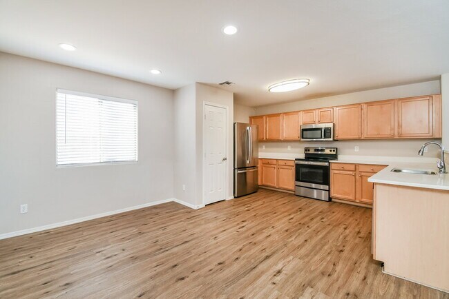 Building Photo - 2552 E Meadow Lark Way