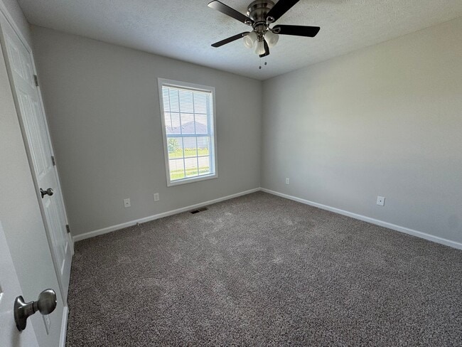 Building Photo - Newly Renovated 3BR 2BA home close to GM, ...