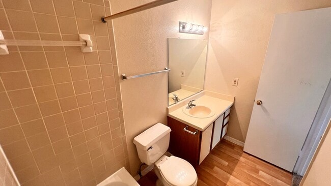 Building Photo - Available NOW! Charming 2 BD / 2 BA in Orl...