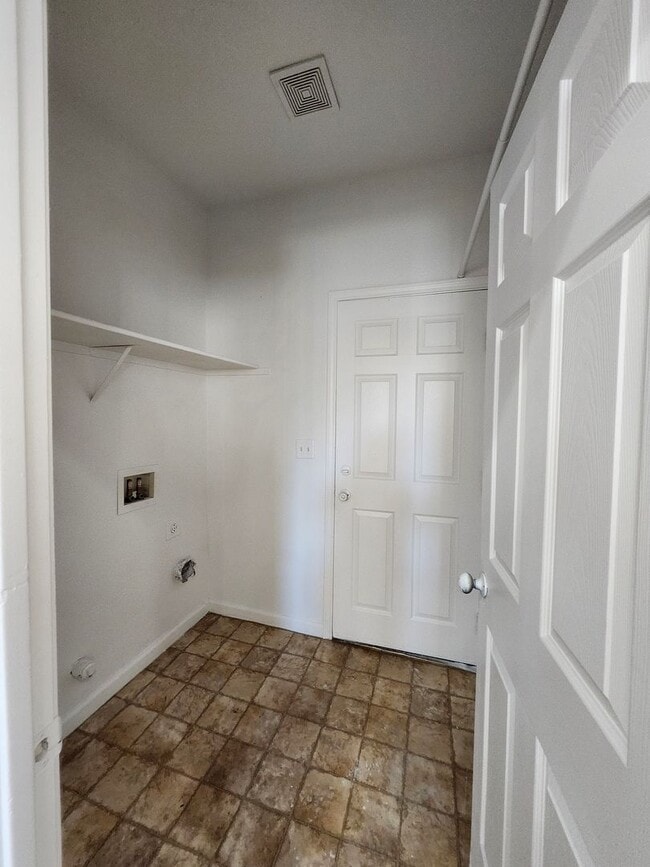 Building Photo - *MOVE IN SPECIAL - 2 WEEKS FREE!!* Beautiful Yuba City Home