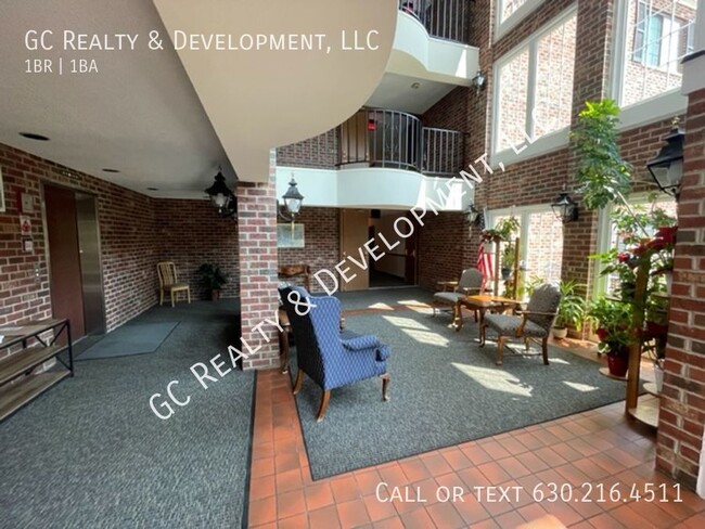 Building Photo - ***DOWNTOWN ELK GROVE VILLAGE - 1 BDRM CON...