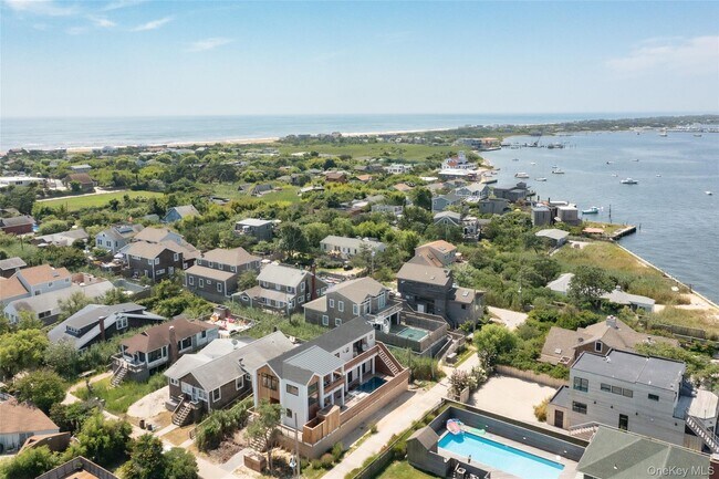 Building Photo - 319 Wilmot Rd