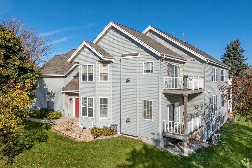 Primary Photo - Hunter's Trail