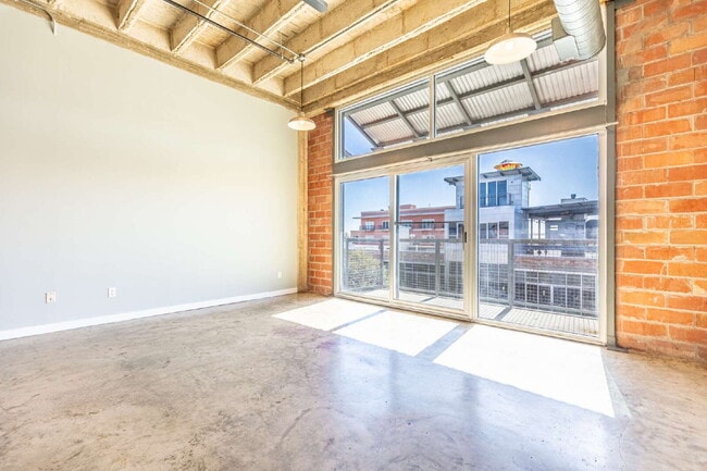 Building Photo - 1331 S Flores St