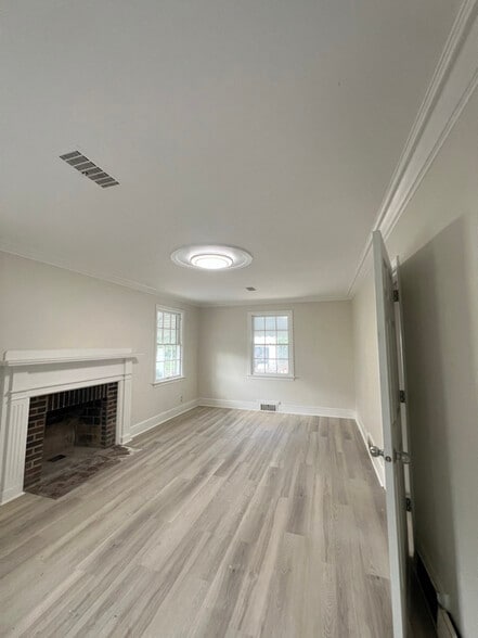 Building Photo - 511 Fairfield Dr